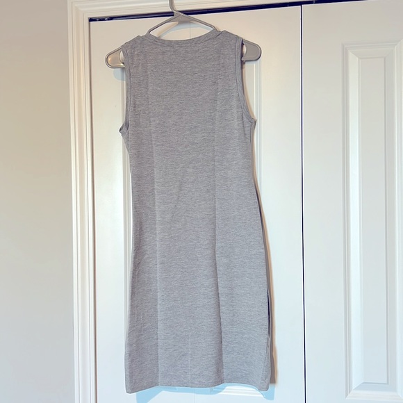Gray sleeveless dress - Picture 4 of 4